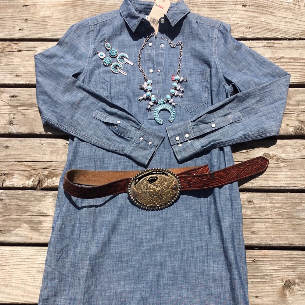 Levi’s denim dress 🌵